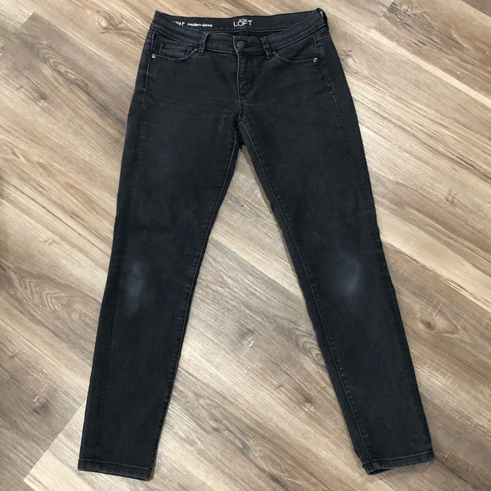 LOFT Faded black Modern Skinny jeans size 27/4P